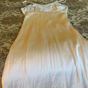 Vintage satin slip, light peach/cream